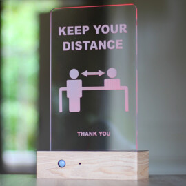 Safe Distance Desk Stand, slimme afstandsmeter met LED en geluidssignaal, natuurhout motief