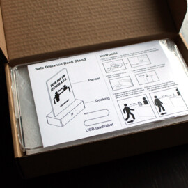 Safe Distance Desk Stand, slimme afstandsmeter met LED en geluidssignaal, natuurhout motief, NL