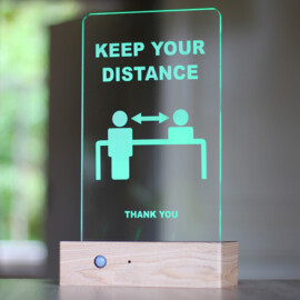 Safe Distance Desk Stand, slimme afstandsmeter met LED en geluidssignaal, natuurhout motief